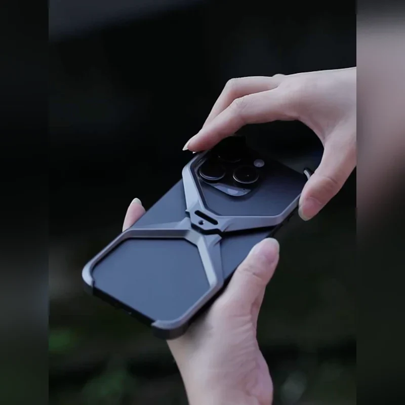 Vazico Alloy Hollow Cover iPhone